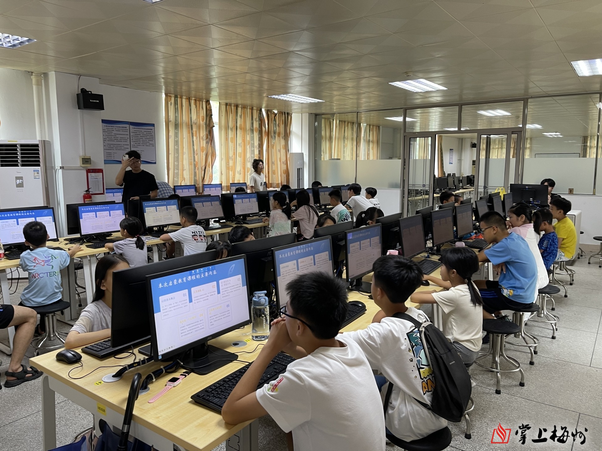 點(diǎn)燃青少年編程創(chuàng)新夢(mèng) 嘉應(yīng)學(xué)院計(jì)算機(jī)學(xué)院舉辦梅州軟件開(kāi)發(fā)公益培訓(xùn)